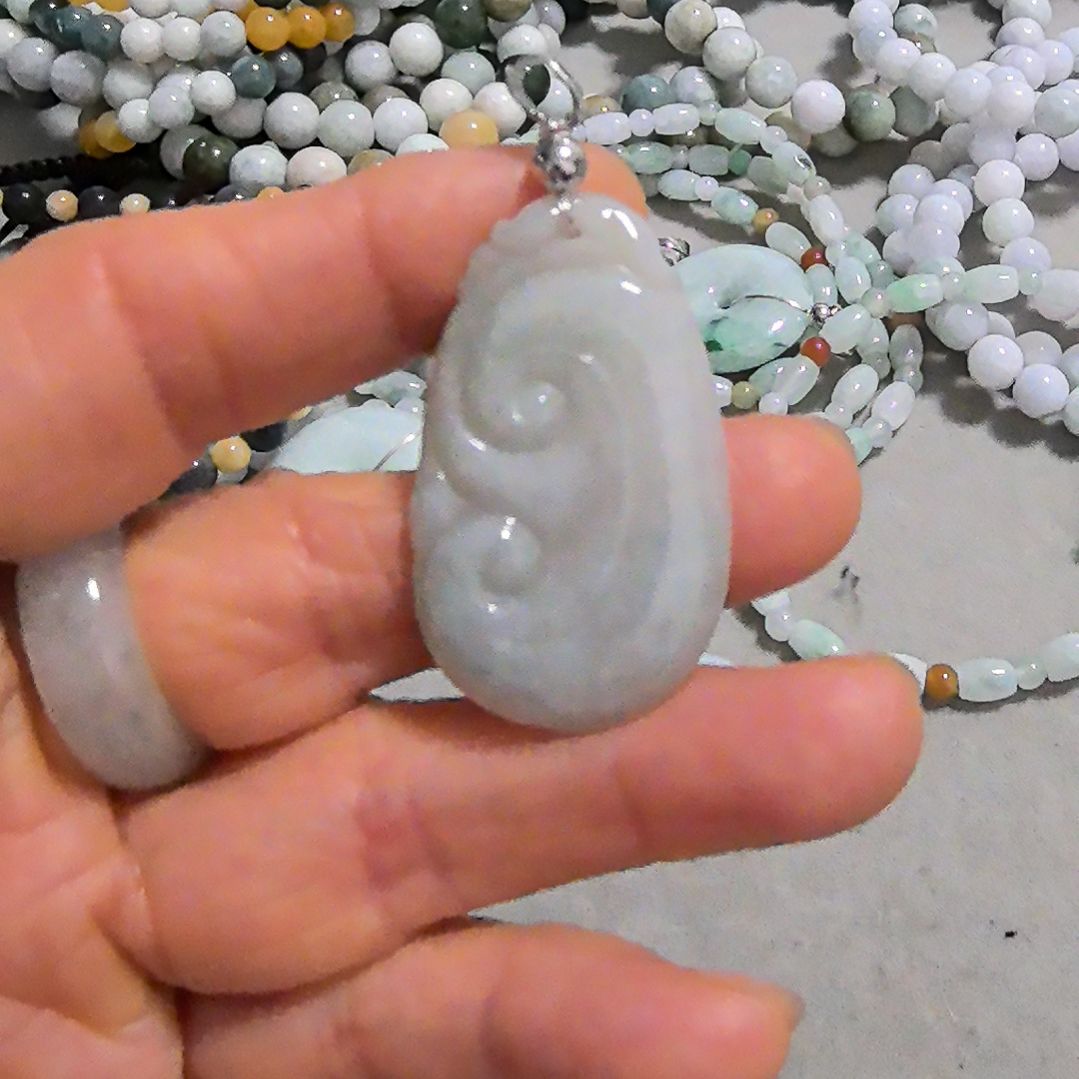 翡翠颈饰未镶嵌吊坠