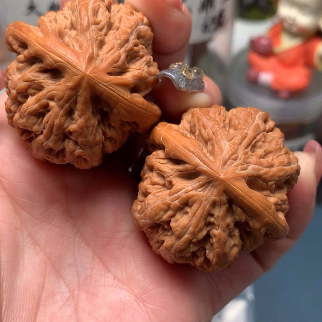 文玩核桃把件41-852-1。