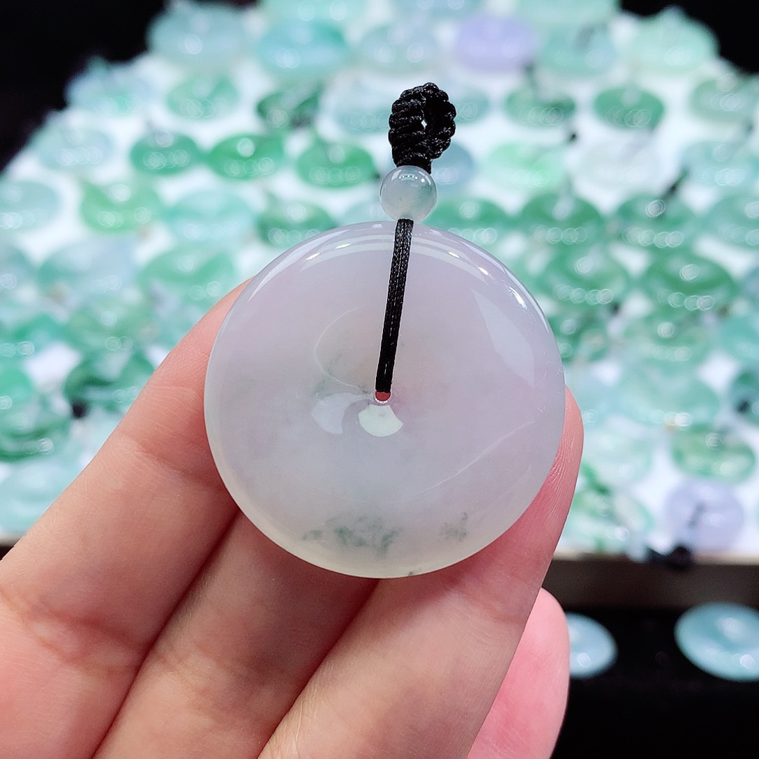 颈饰足铂镶嵌翡翠