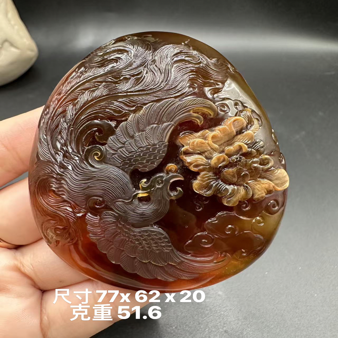 缅甸天然琥珀大师工溶洞俏色巧雕凤穿牡丹吊坠挂件