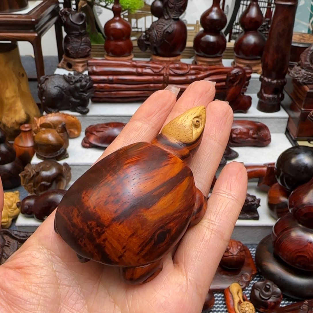 木孟*小叶紫檀雕刻乌龟把件