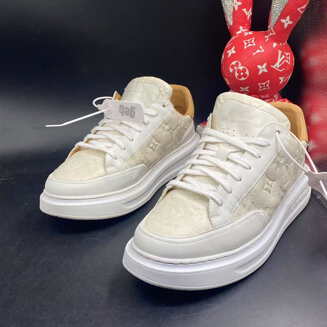 95新 LouisVuitton/路易威登 【聚星优选】白浮雕松糕鞋41码kke075