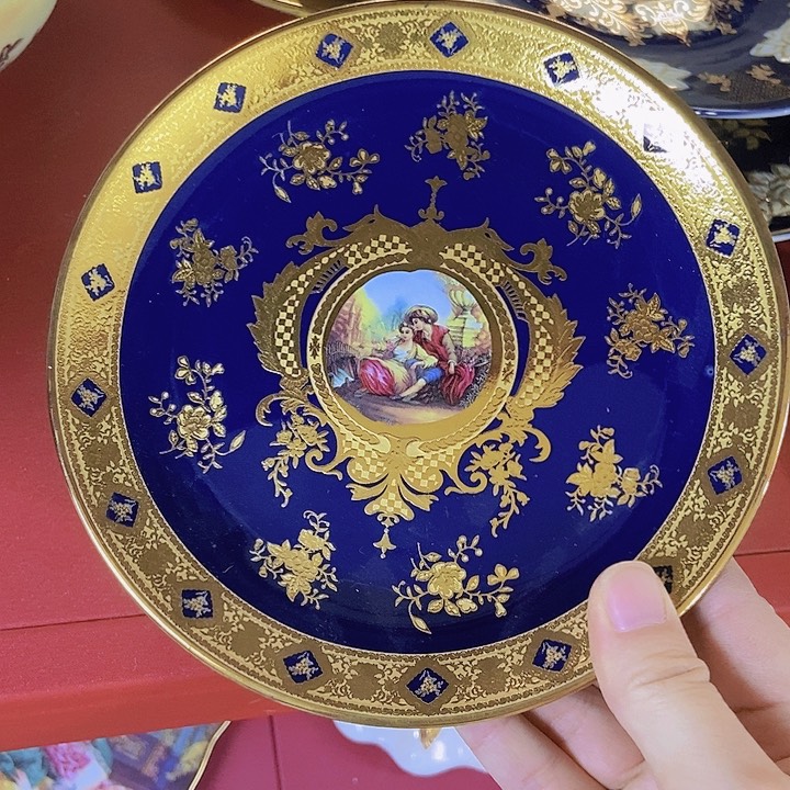 瓷片微瑕2只……………………………