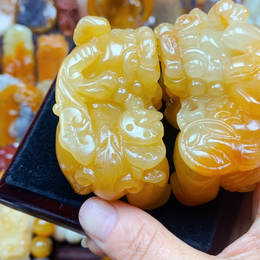 石英质玉（黄龙玉）颈饰未镶嵌