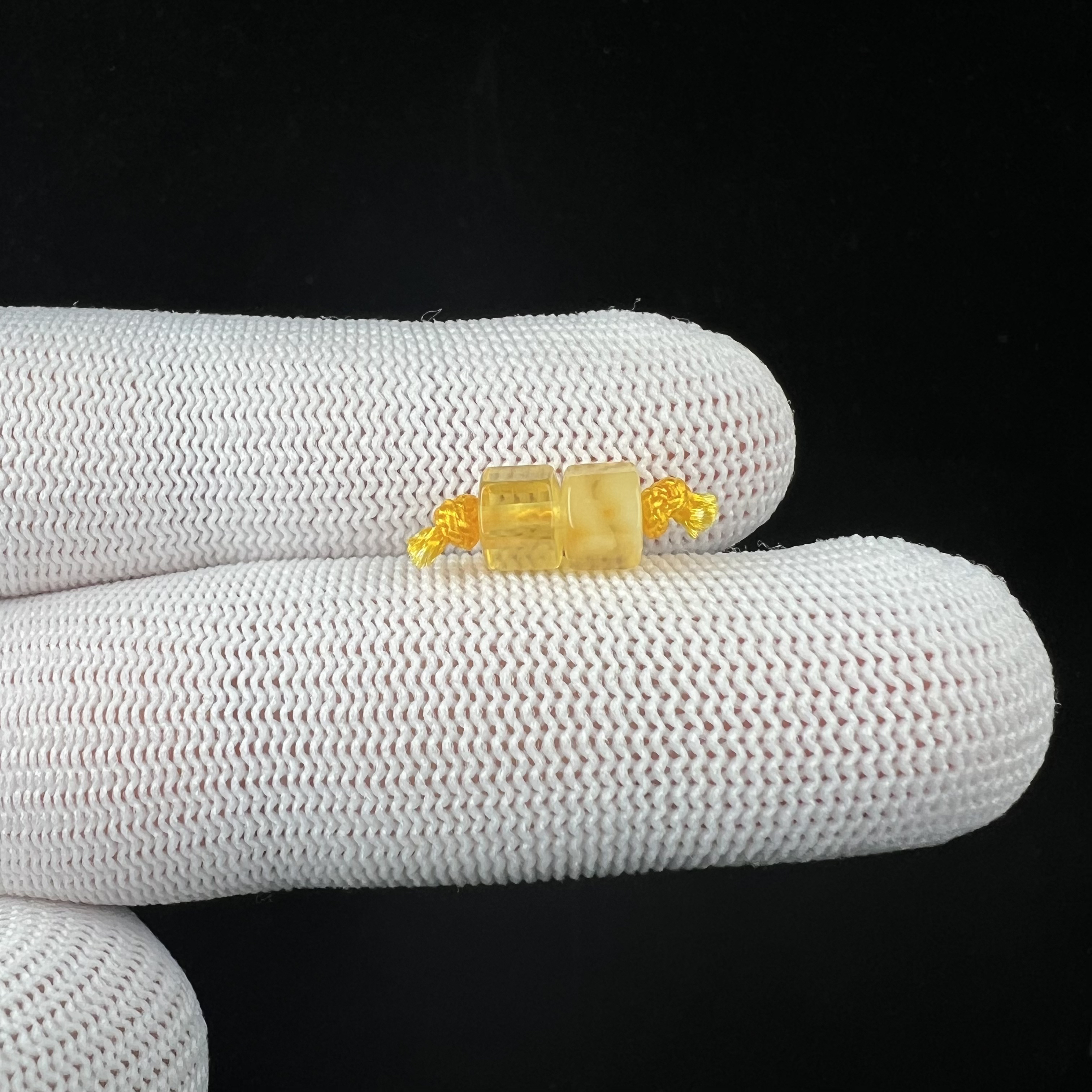B5608天然原矿蜜蜡微瑕特价对珠6.8mm支持复检