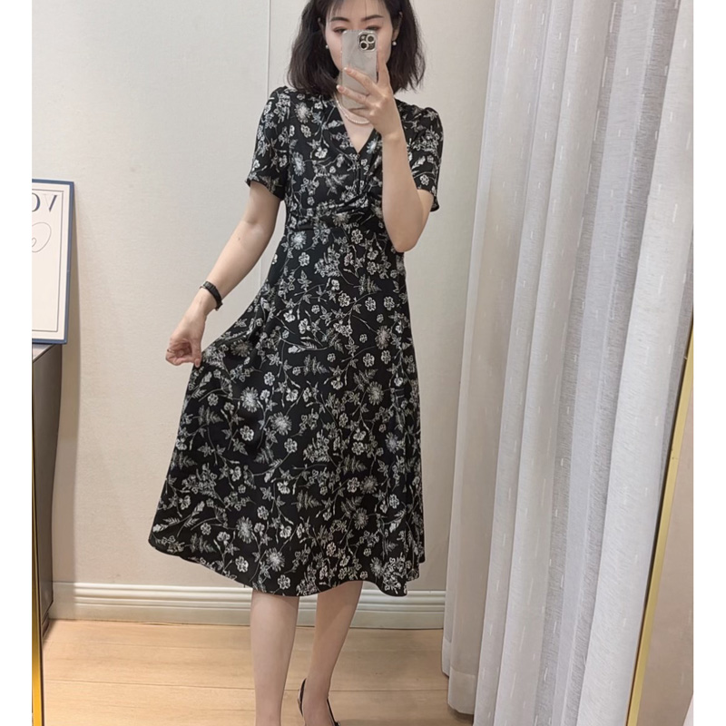 【清款4】超显瘦 花色V领连衣裙25161