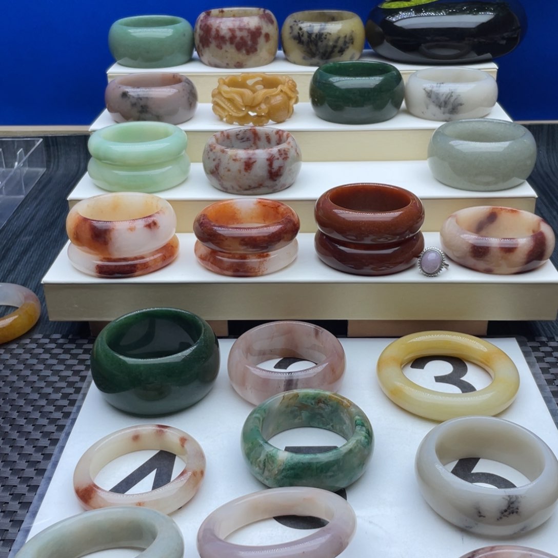 石英质玉手镯未镶嵌贝*