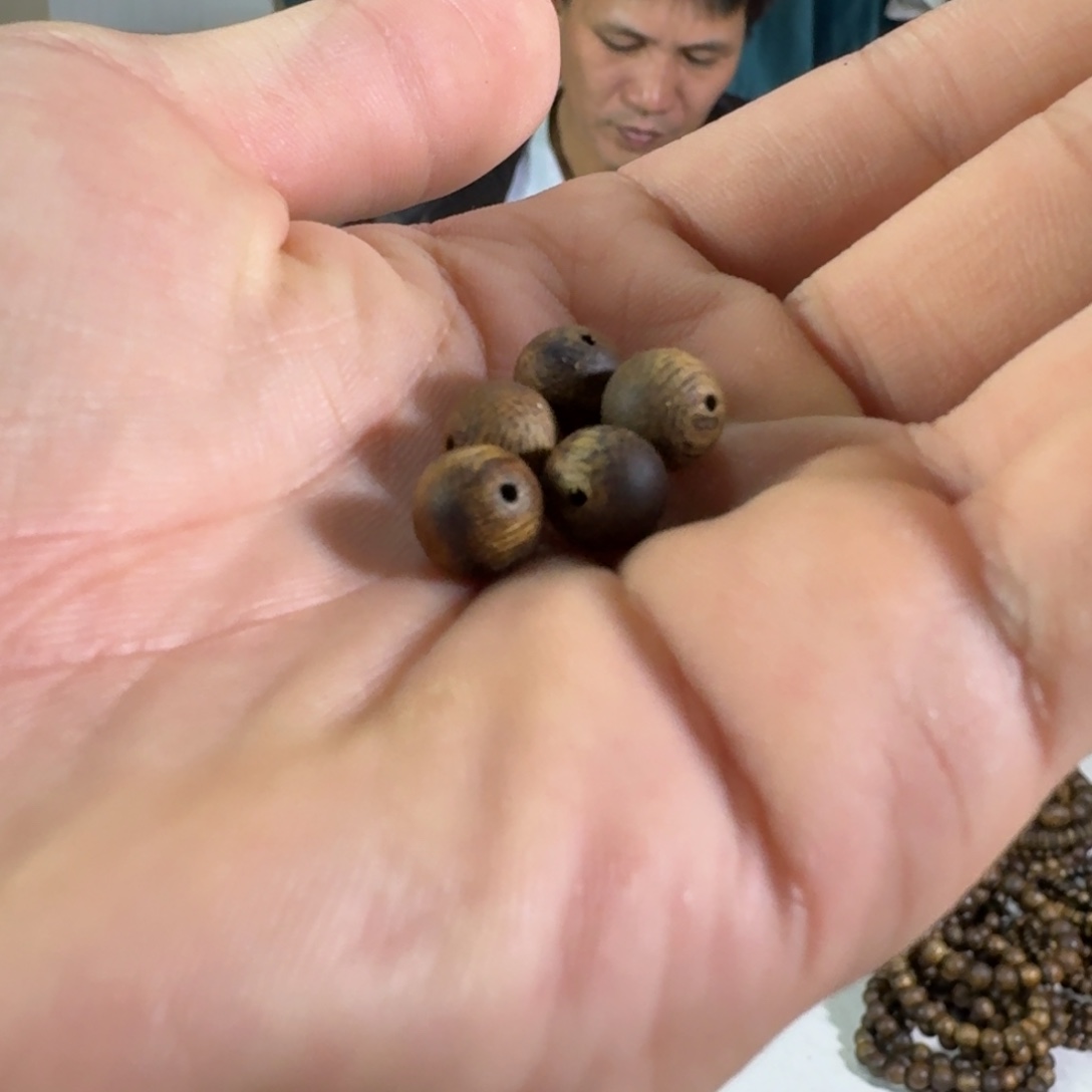 焦***飞奇楠沉香补珠子5个