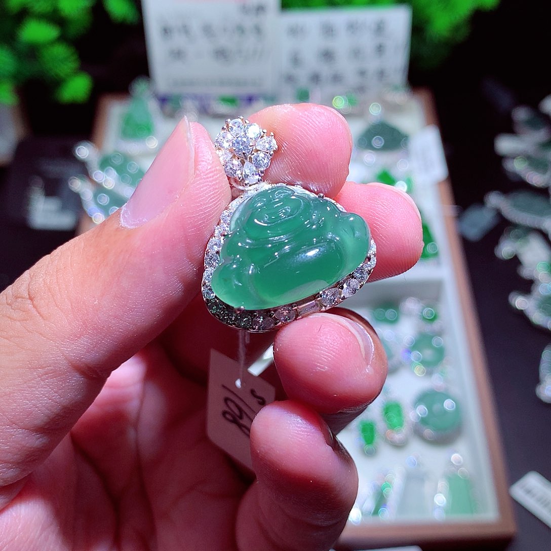 颈饰未镶嵌翡翠翡翠