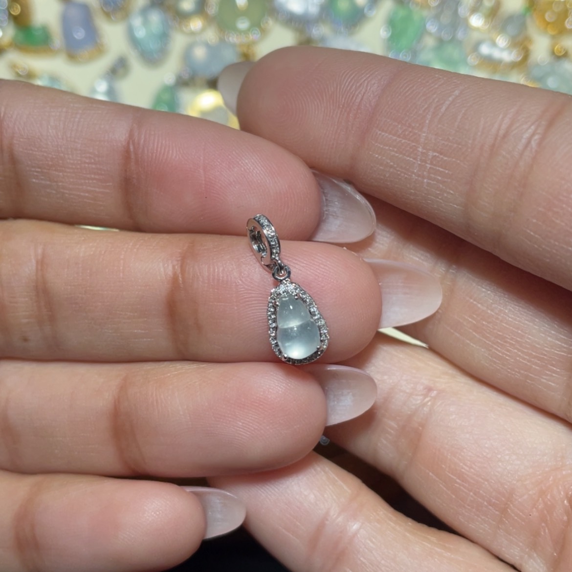 【闪购商品】翡翠吊坠(不含链)18K金镶嵌