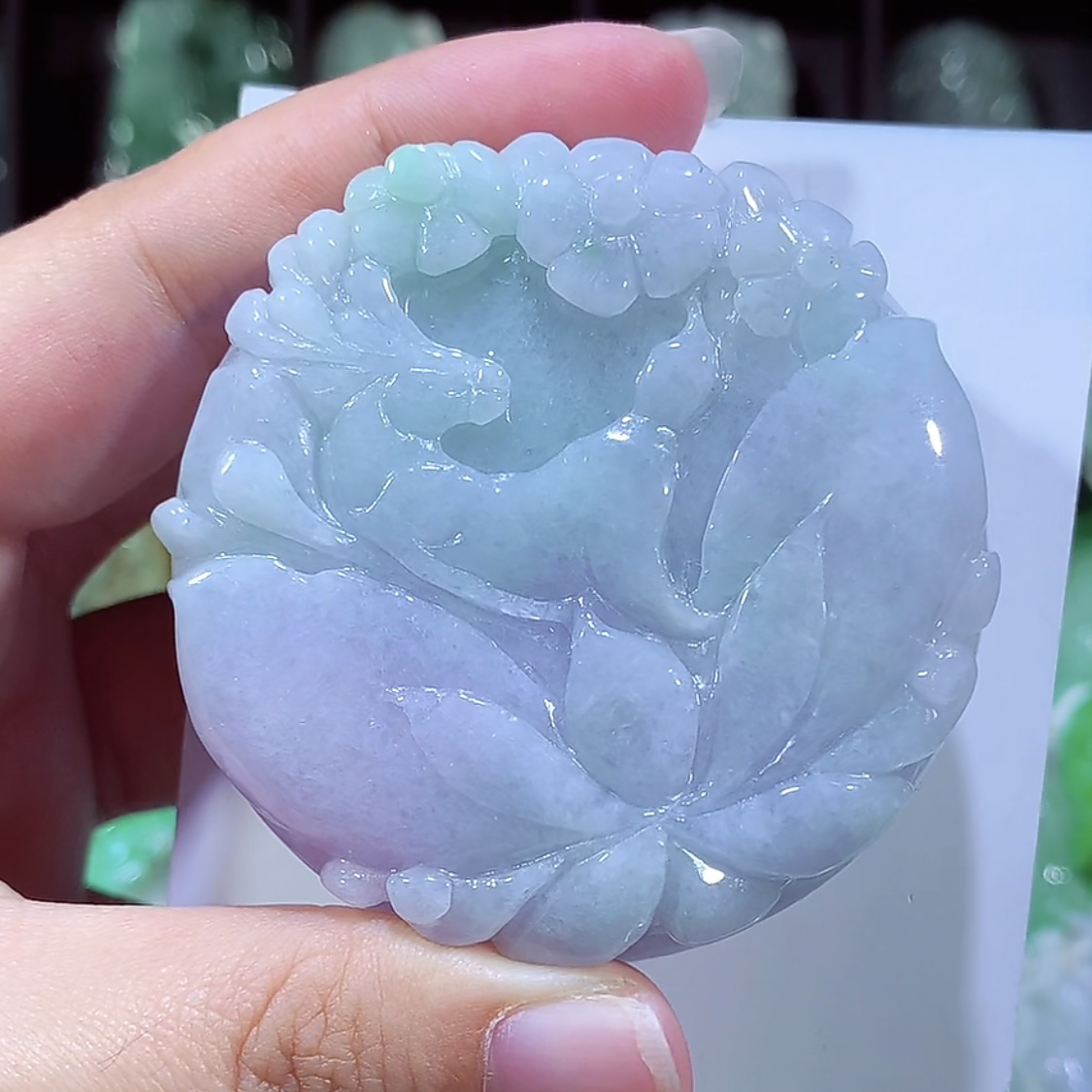 缅甸天然A货翡翠淡春彩梅花鹿吊坠