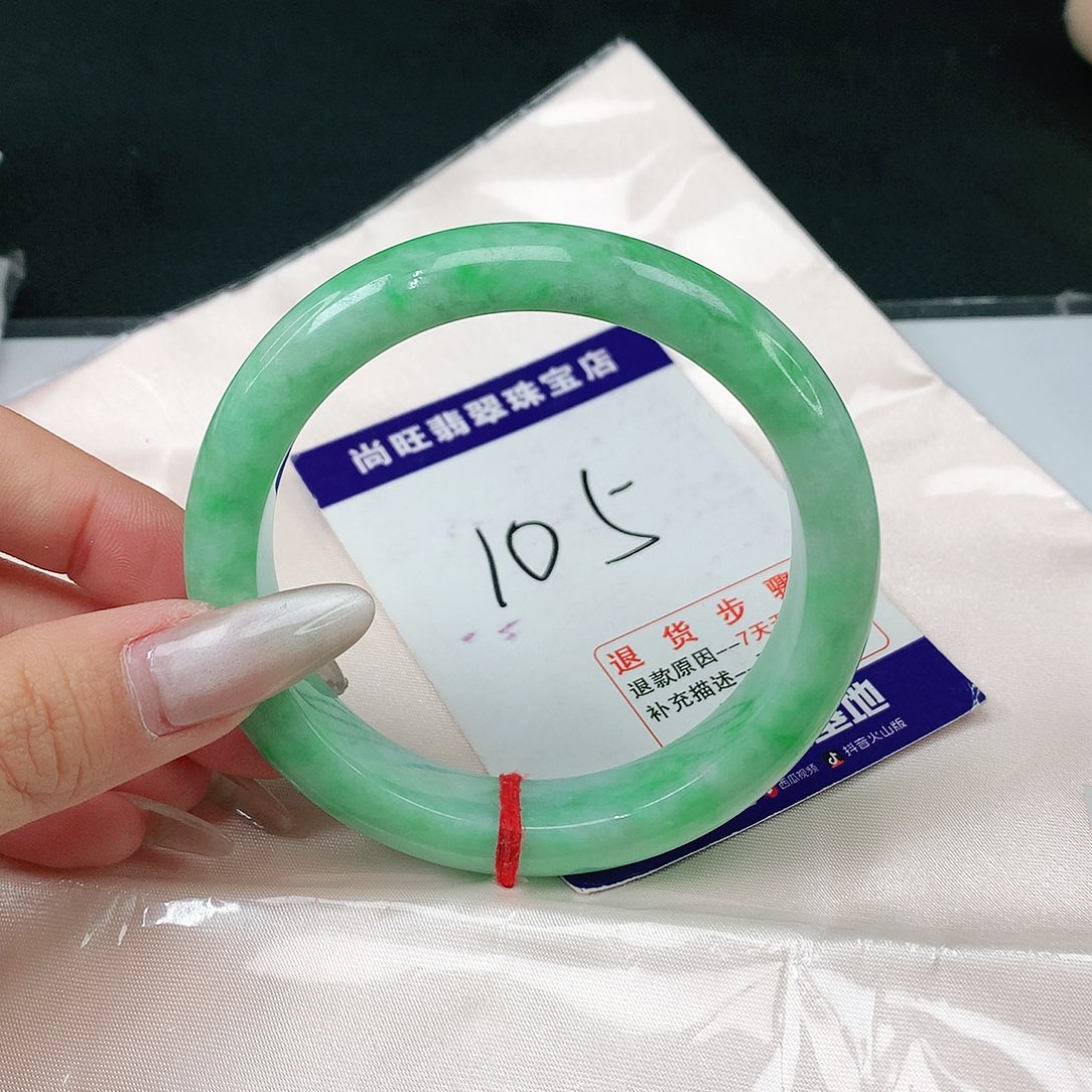 翡翠手镯未镶嵌翡翠12