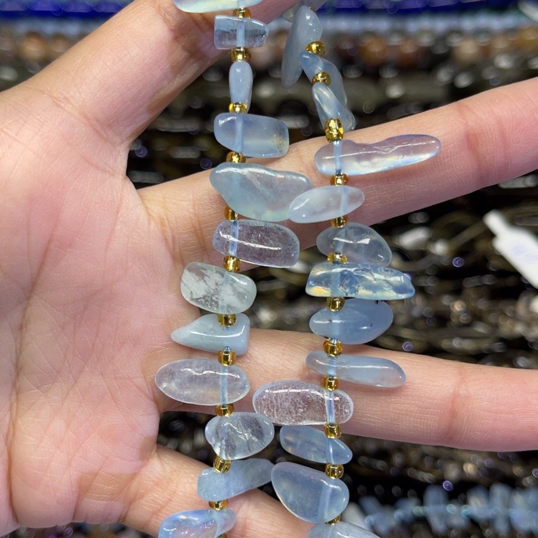 玛瑙/玉髓散珠海蓝宝一条