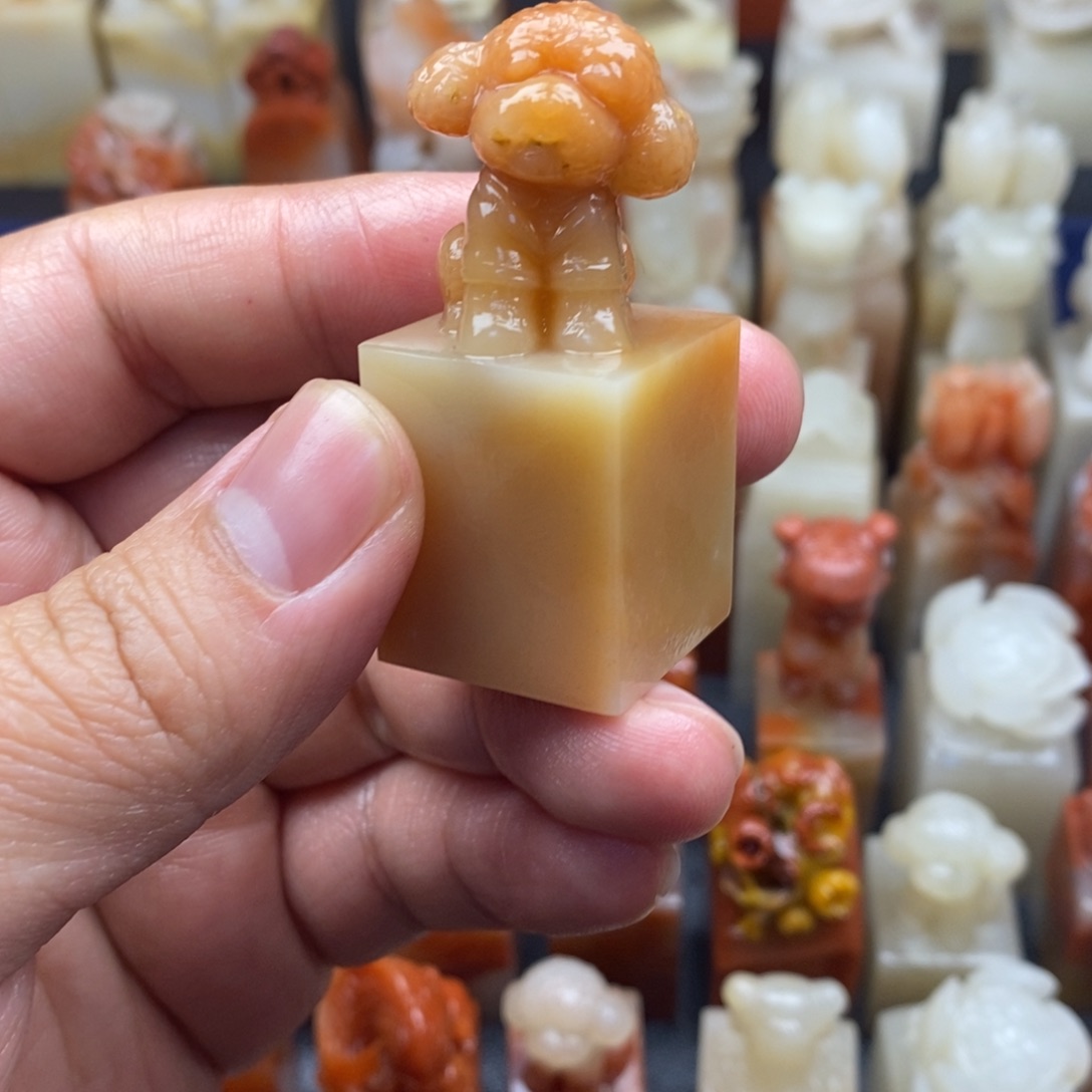 寿山石印石老挝巧雕 泰迪