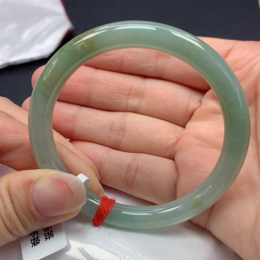 翡翠手镯未镶嵌53圈