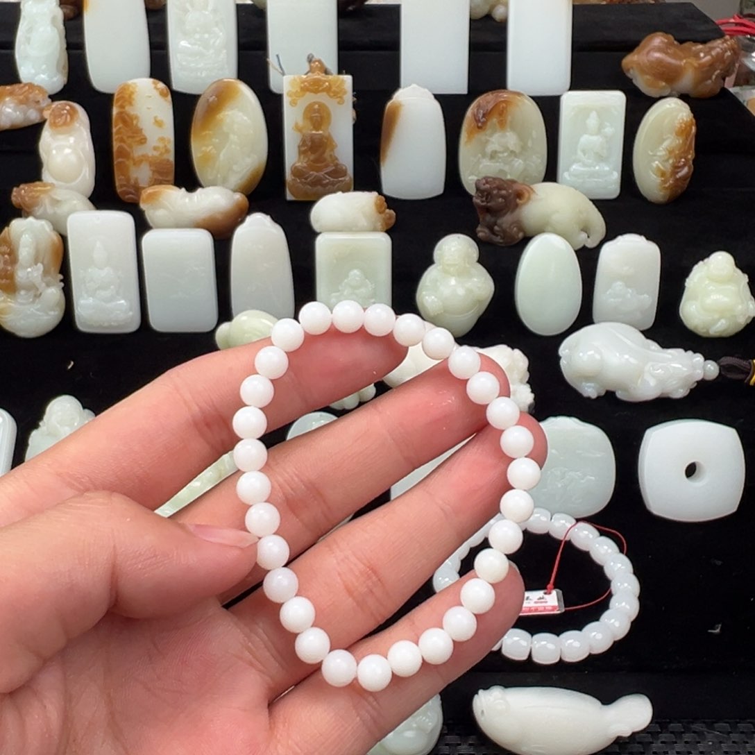 和田玉颈饰未镶嵌