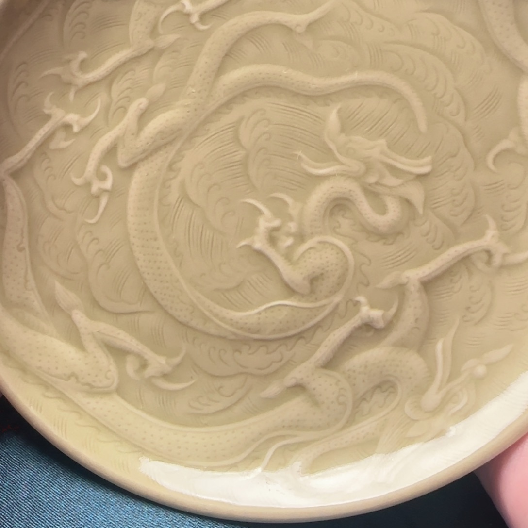 观复越窑秘色瓷龙纹盘