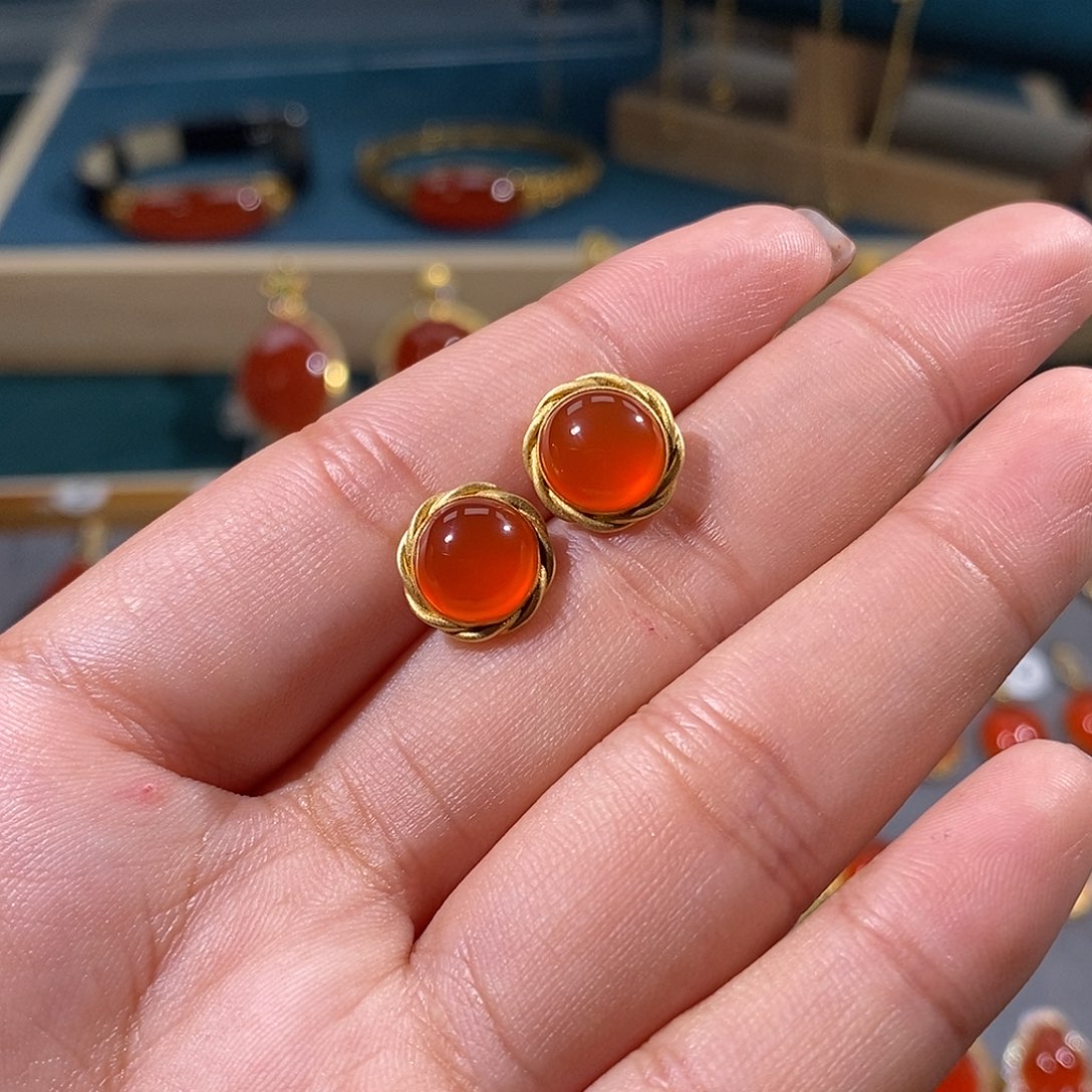 南红玛瑙耳饰18K金镶嵌