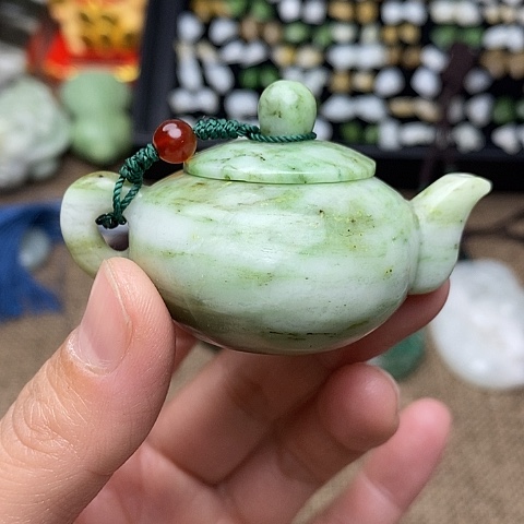 独山玉颈饰未镶嵌