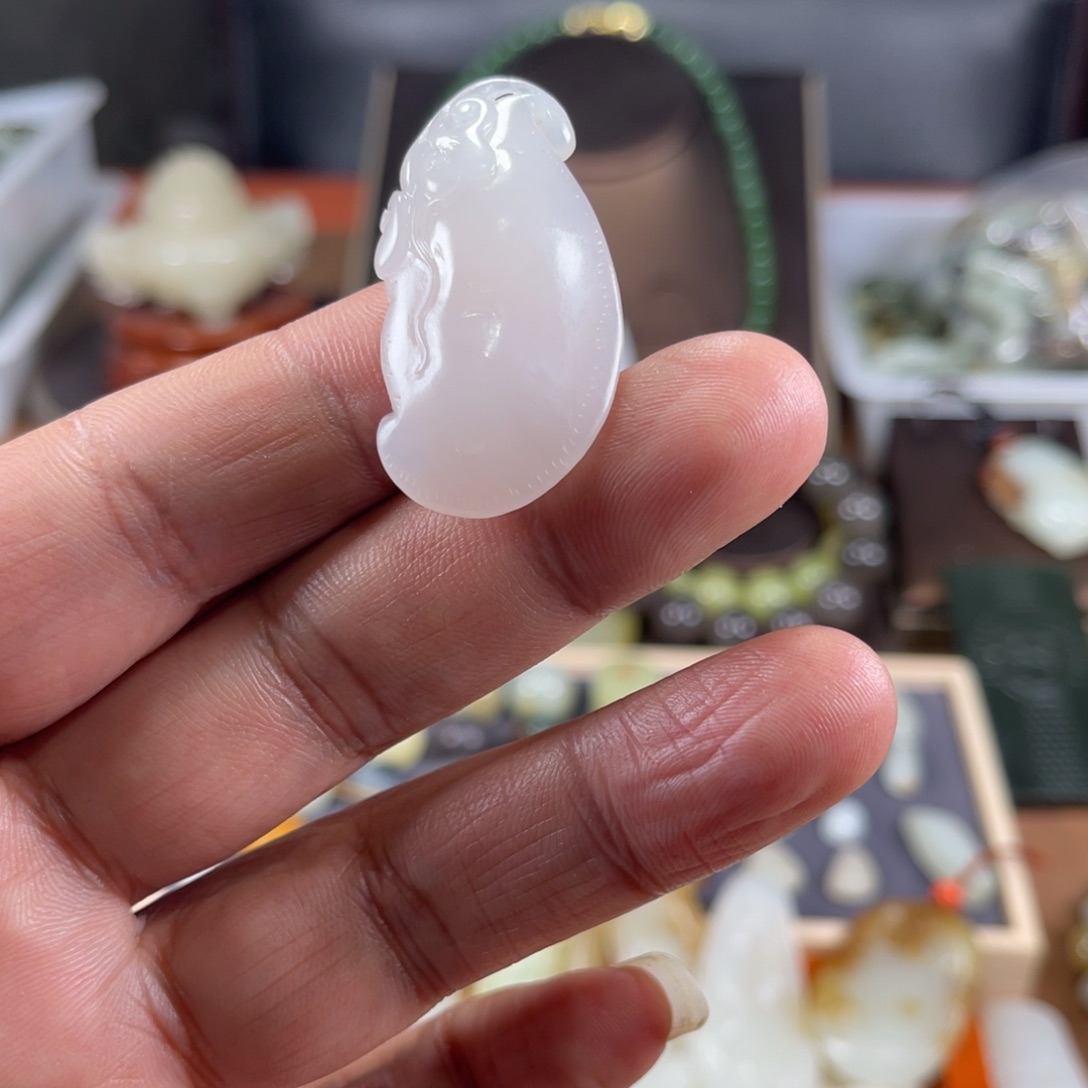 和田玉未镶嵌颈饰