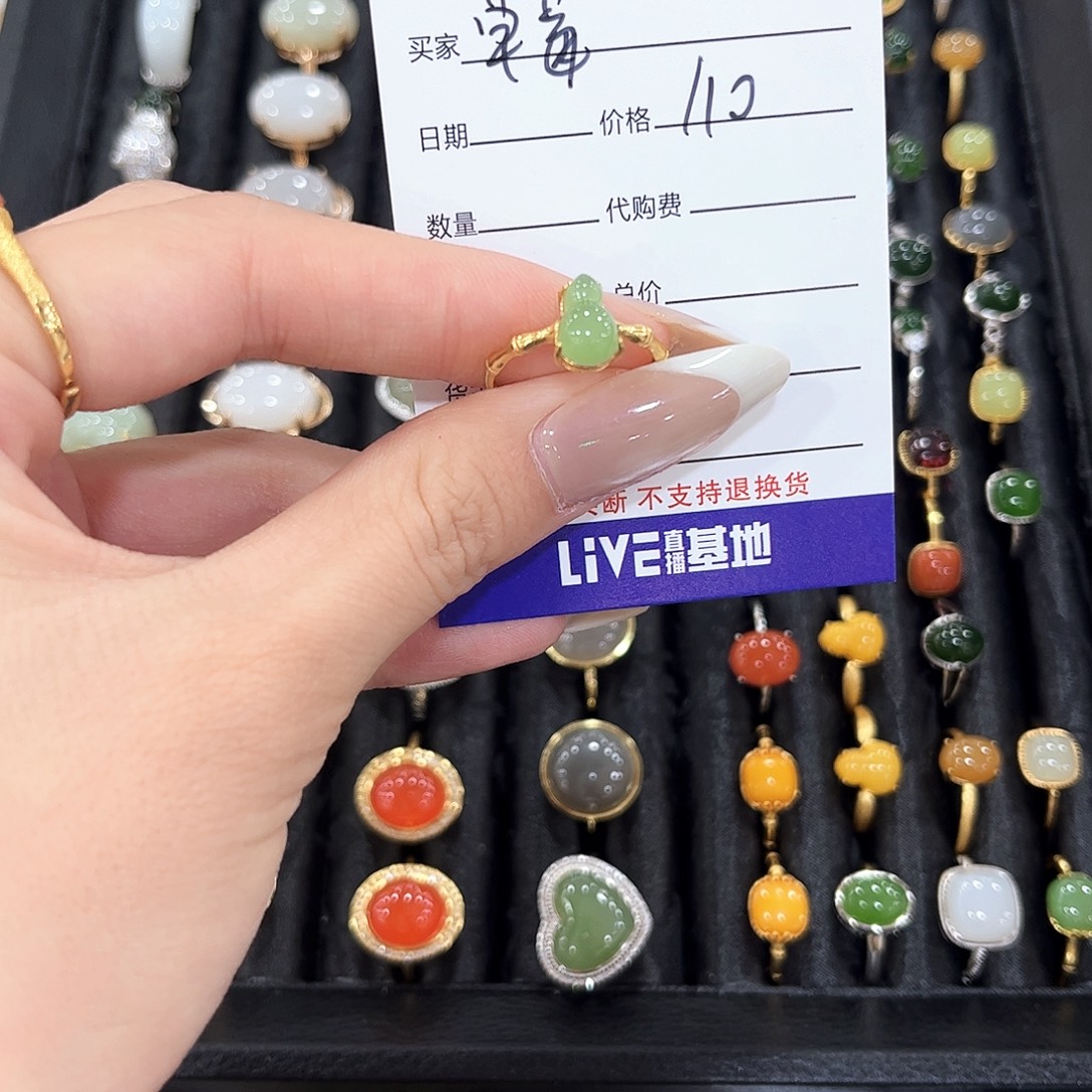 *****和田玉未镶嵌耳饰