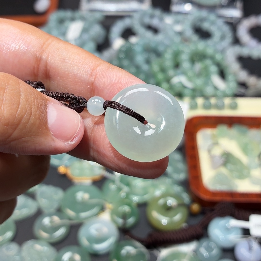 z***m翡翠未镶嵌颈饰翡翠天然a货