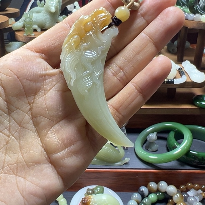 颈饰未镶嵌和田玉