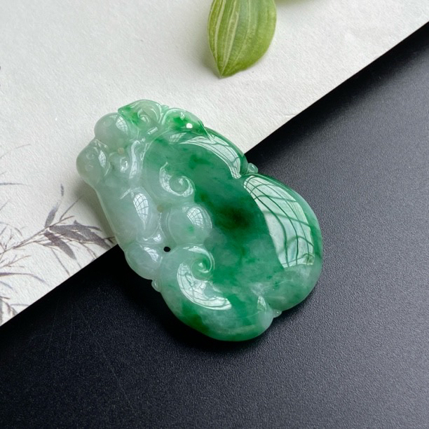 阳绿色灵芝如意，天然缅甸翡翠A货雕刻百搭时尚气质