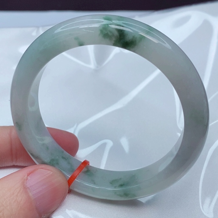 翡翠手镯未镶嵌54圈