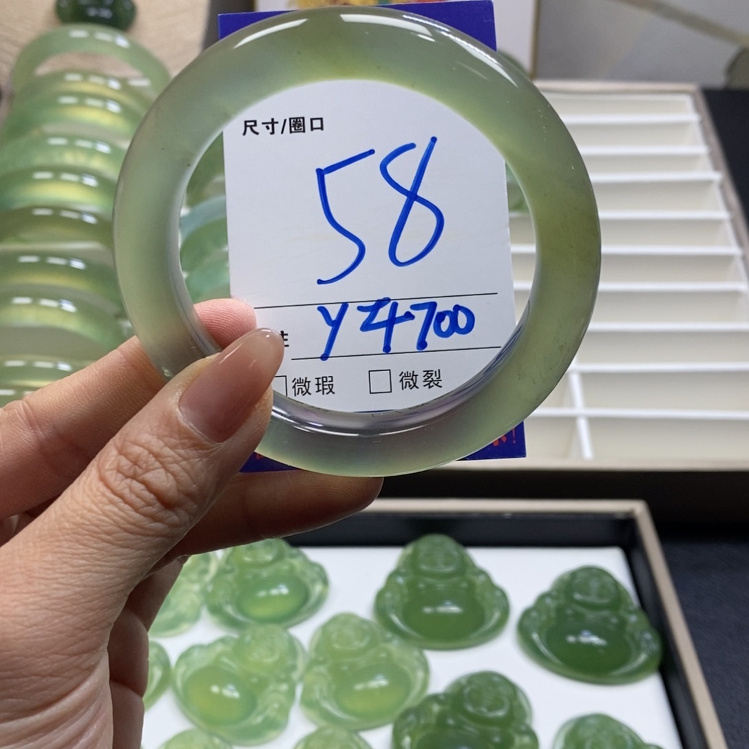 蛇纹石玉手镯未镶嵌