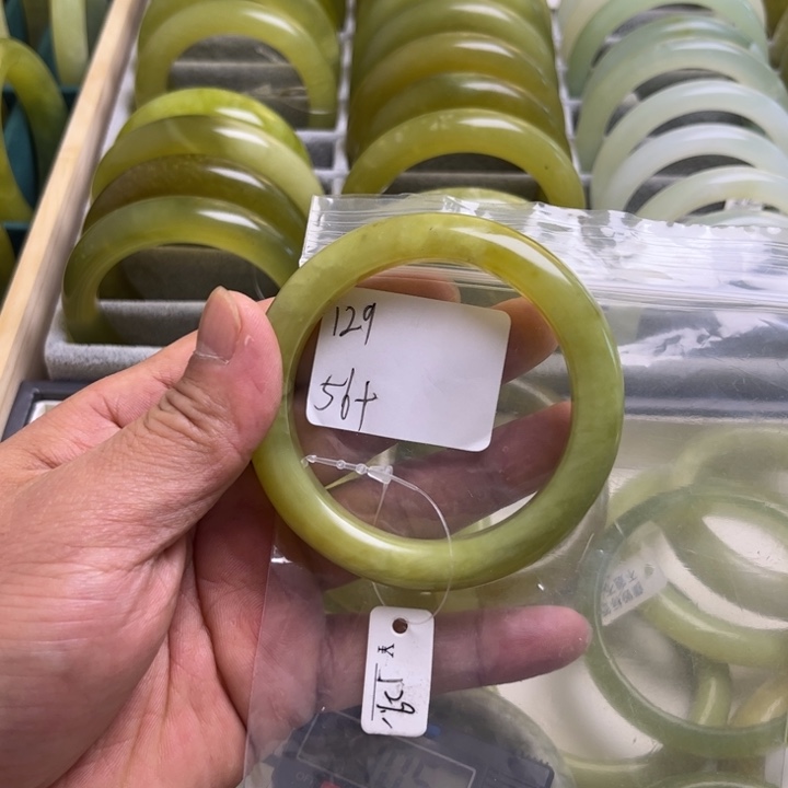 蛇纹石玉未镶嵌手镯129