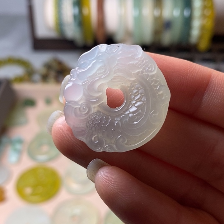 蛇纹石玉颈饰未镶嵌