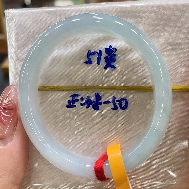 翡翠手镯未镶嵌翡翠手镯