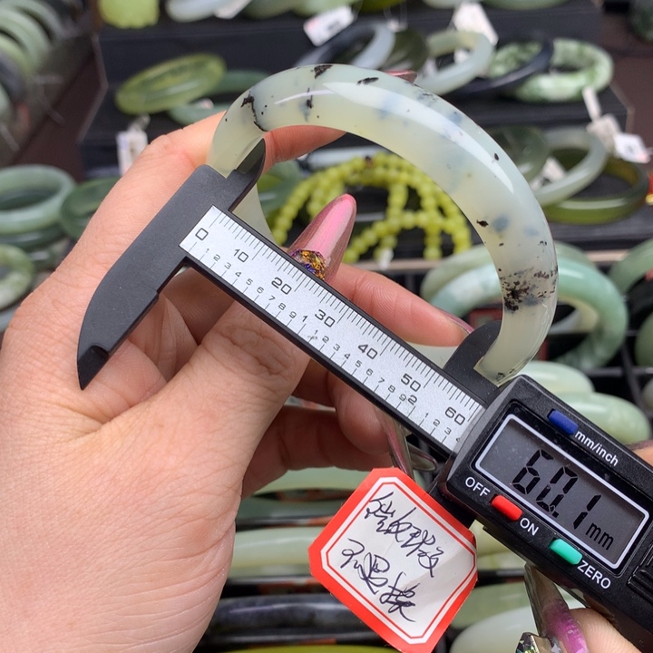 蛇纹石玉手镯未镶嵌571