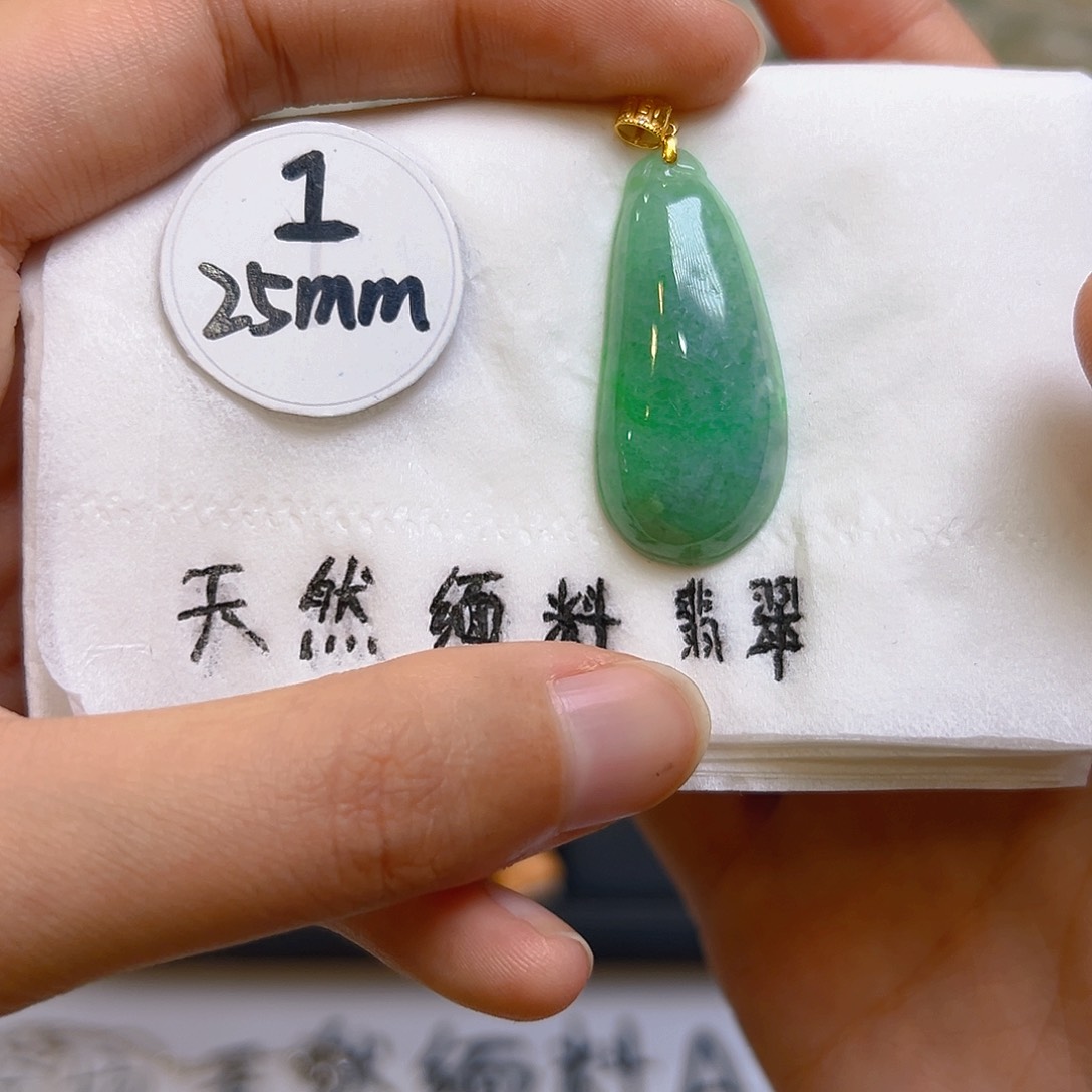 翡翠颈饰18K金镶嵌翡翠