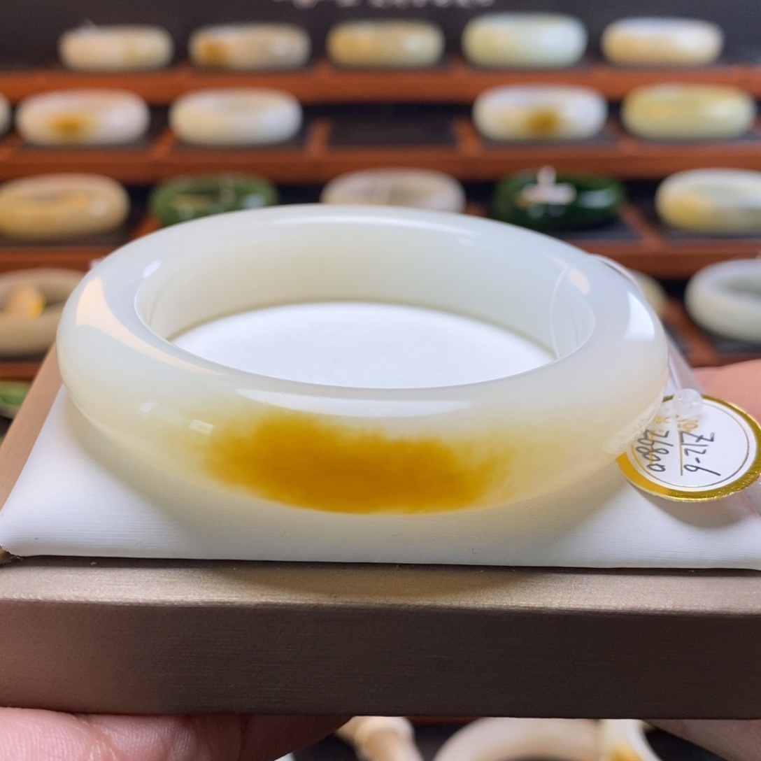 和田玉未镶嵌手镯57圈