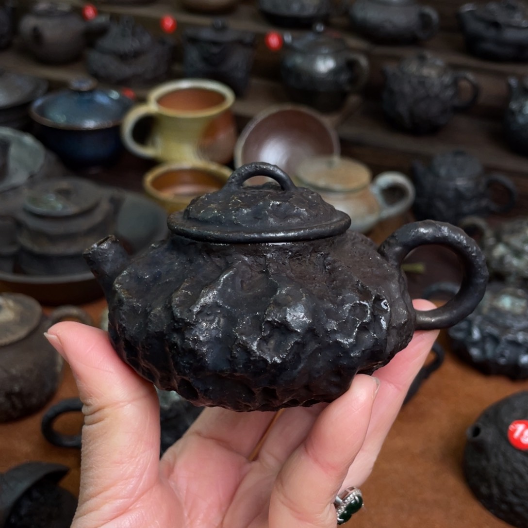 壶手捏山脊系列黑金彩柴烧壶