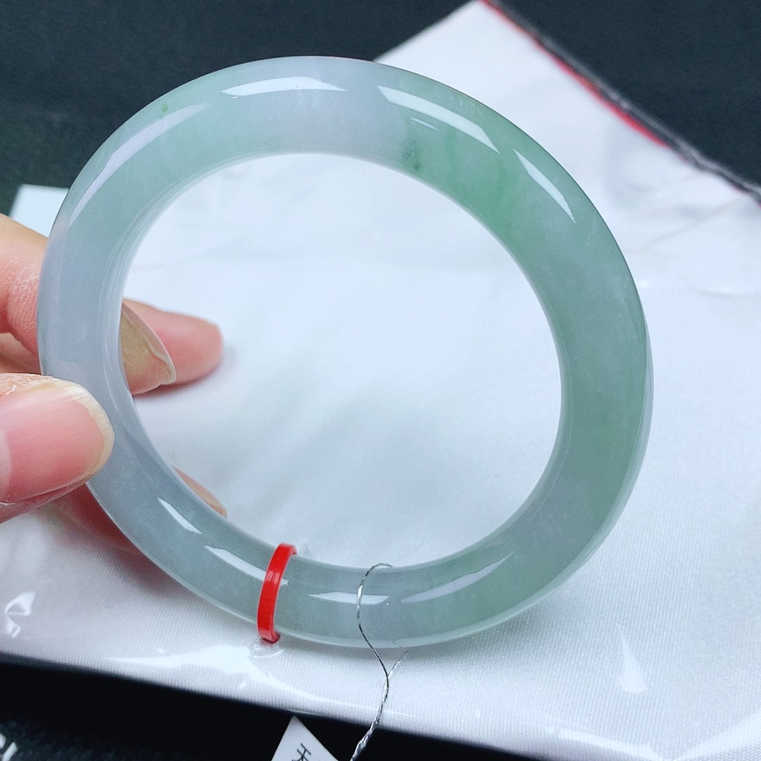 翡翠手镯未镶嵌53圈