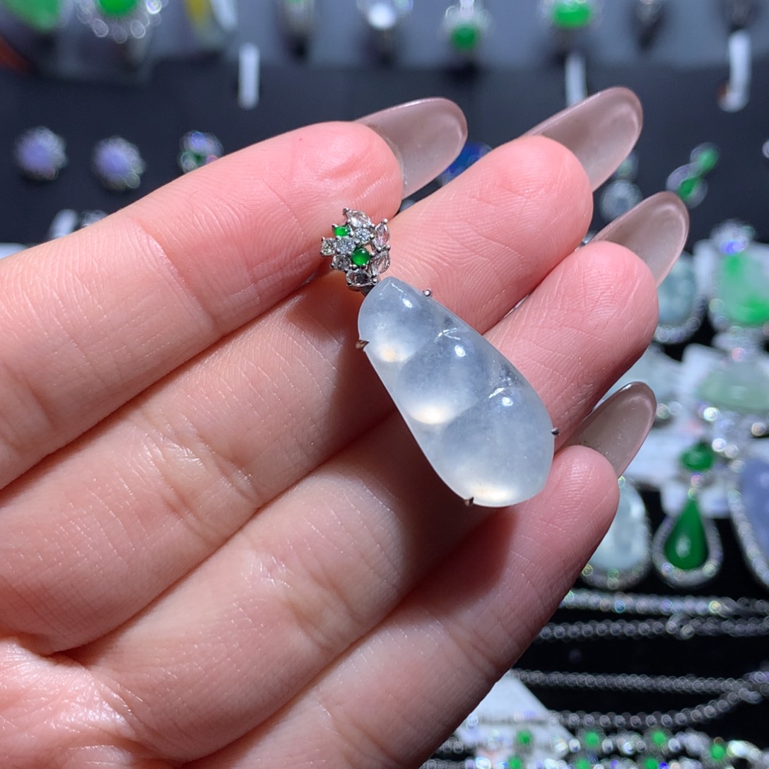 翡翠颈饰18K金镶嵌天然翡翠