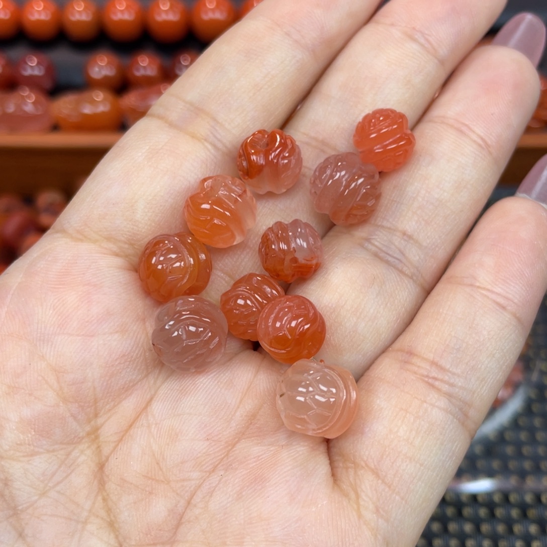 南红玛瑙未镶嵌颈饰富甲天下