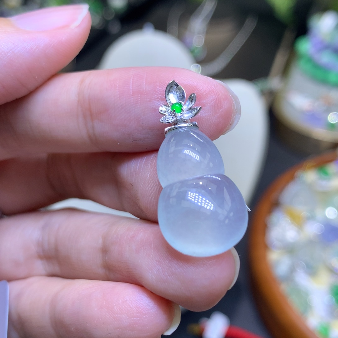 颈饰18K金镶嵌翡翠