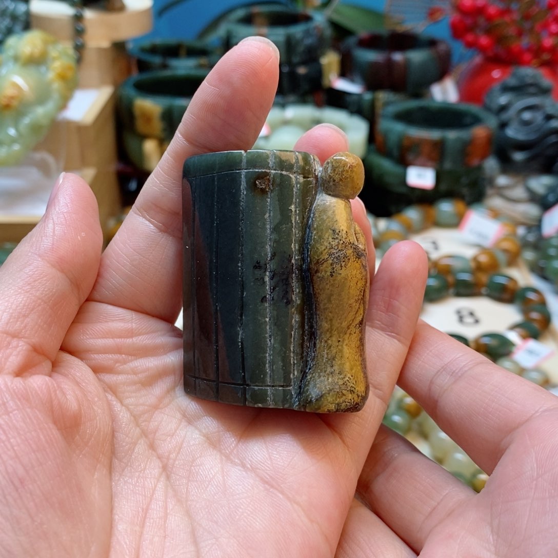 透闪石质玉手把件未镶嵌