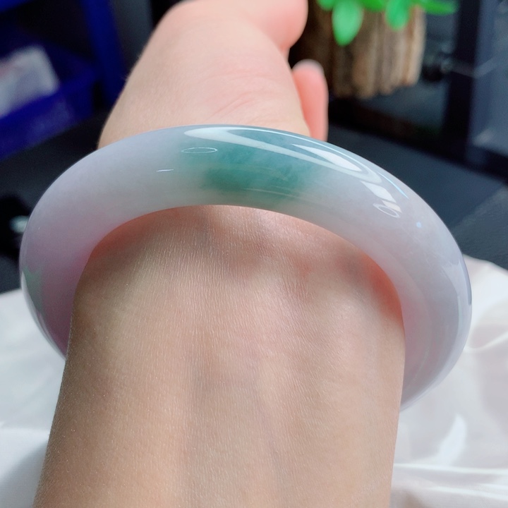 翡翠未镶嵌手镯（圆镯）57。58