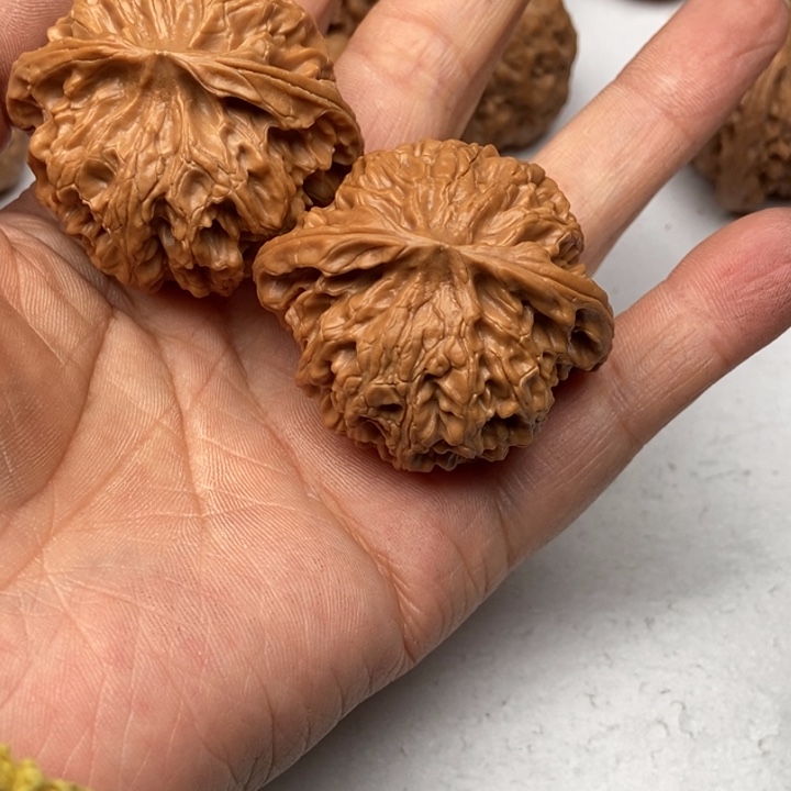 文玩核桃把件涂苹果