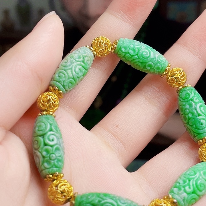 翡翠未镶嵌颈饰多样性