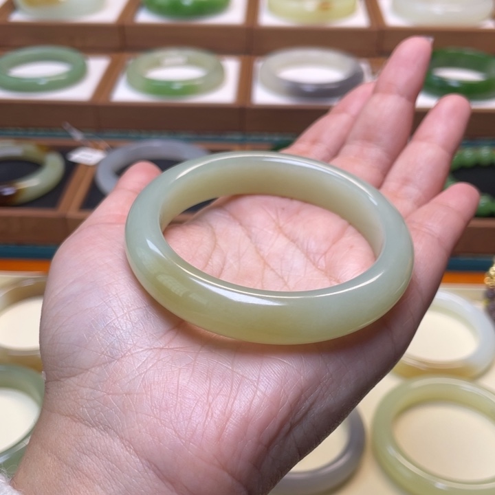 和田玉手镯未镶嵌54