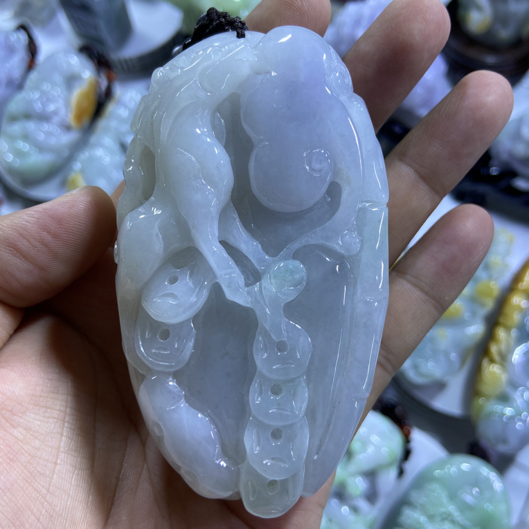 天然缅甸翡翠A货，鹿寓意一路发，精工立体雕刻淡紫俏色巧雕手把件