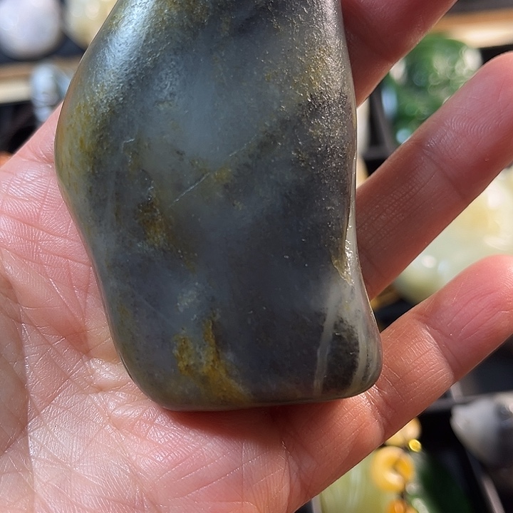 和田玉未镶嵌把件