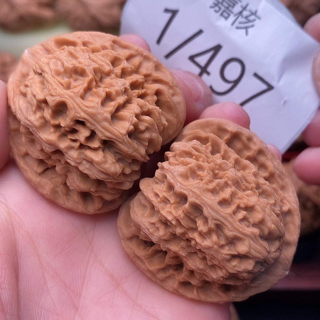 文玩核桃把件40全品三角南疆石