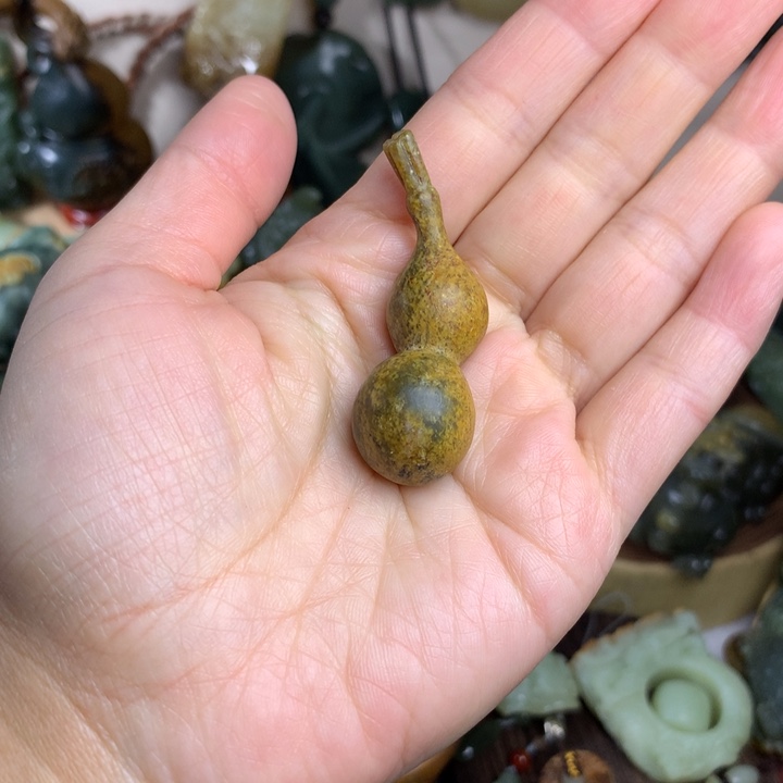 岫岩河磨玉（透闪石质玉）吊坠未镶嵌